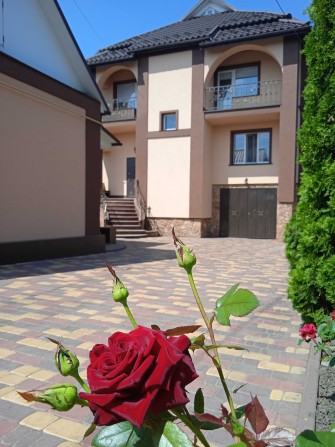 Капитальный дом в тихом центре - фото 1