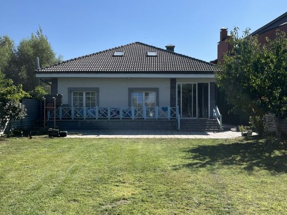 Будинок з власним виходом на озеро Мартишів! Киев