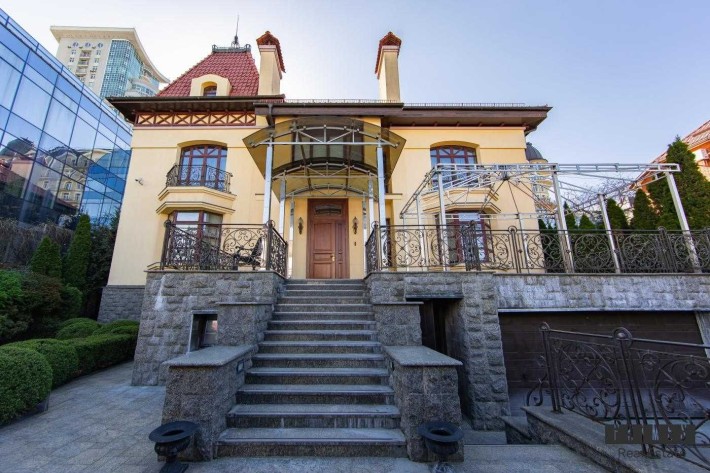 Продаж будинку в центрі міста, 750 м2 на Печерську – вул Буслівська - фото 1