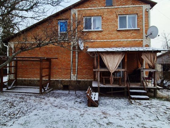 Продам двоповерховий  будинок +АНГАР 300 кв метрів