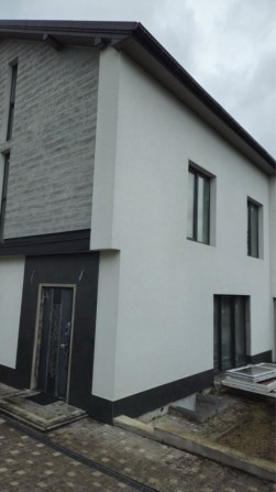 вул. Переможна ,продаж котеджу з частково закінченим ремонтом. - фото 1