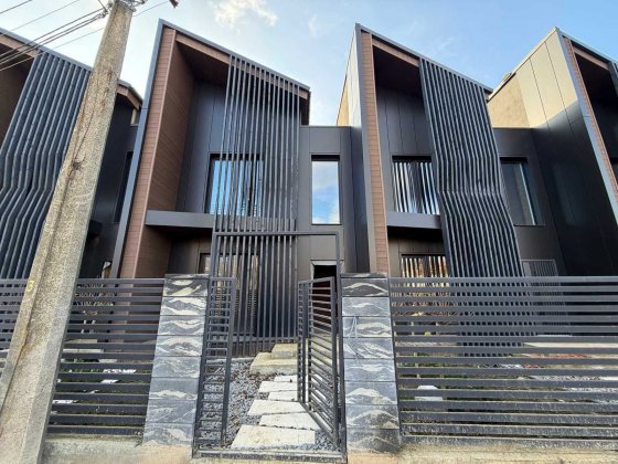 Продаж сучасного таунхауса у Пʼятничанах Винница