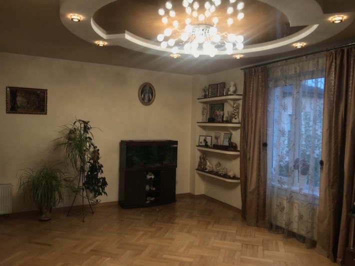 Просторий будинок з ремонтом, Левандівка, 230 м² - фото 1