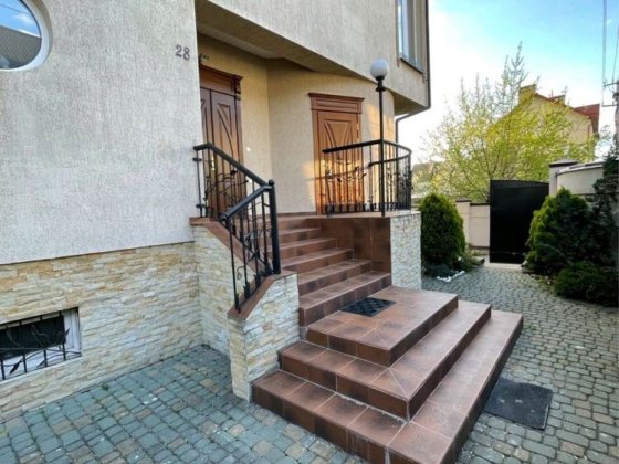 Продаж шикарний будинок з ремонтом і меблями Львів вул. Дрогобицька Львів