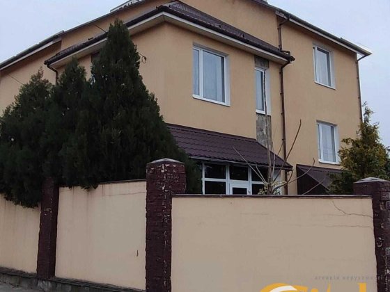 Розкішний маєток 365 м² у самому центрі Космічного мкр-ну Запоріжжя