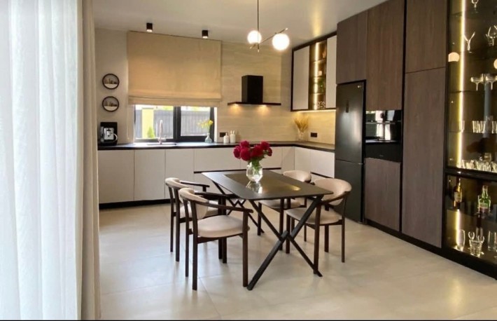 Продам будинок в місті 200 квадратів! - фото 1