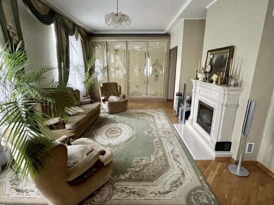 Будинок з ремонтом, 370 м², 2,5 сотки, Залізничний район Львов