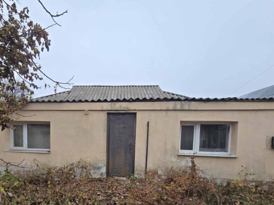 Продам частину будинку. Кущівка. Окремий двір.