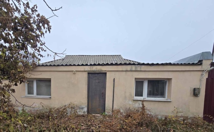 Продам частину будинку. Кущівка. Окремий двір. - фото 1