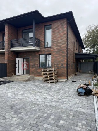 Таунхаус в місті з центральними комунікаціями - фото 1