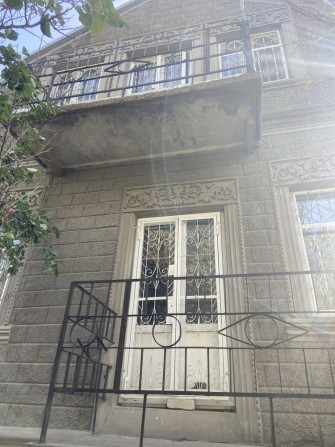 Продаю 2-х этажный дом  район парка Народный сад - фото 1