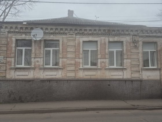 Продам велику частину  дома  (по документах квартира ) 80м2Центр міста Кропивницкий