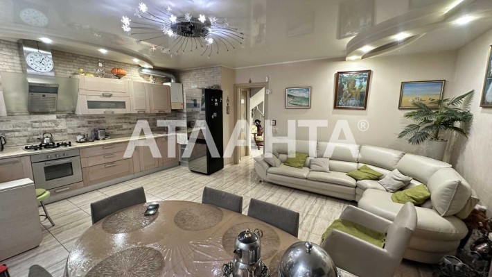 ТАУНХАУС 198 м2 на березі моря з ремонтом та терасою! - фото 1