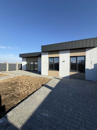 Одноэтажный современный дом на Золотой Горке в рассрочку - фото 1