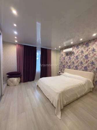 В продаже дом Чубаевка 4 сотки 200м2 задний двор/беседка/гараж - фото 1