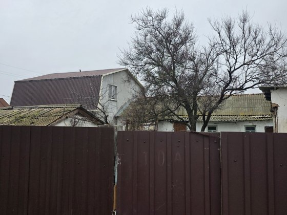 Продаю будинок мікрорайон Широка Балка загороджений двір  та землею Миколаїв