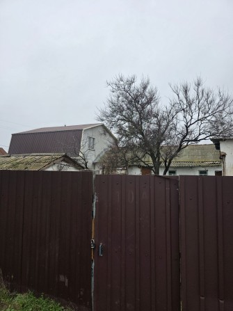 Продаю будинок мікрорайон Широка Балка загороджений двір  та землею - фото 1