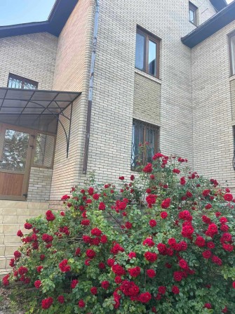 продается дом два этажа 350 квадратных метров район 8- й хлебзавод - фото 1