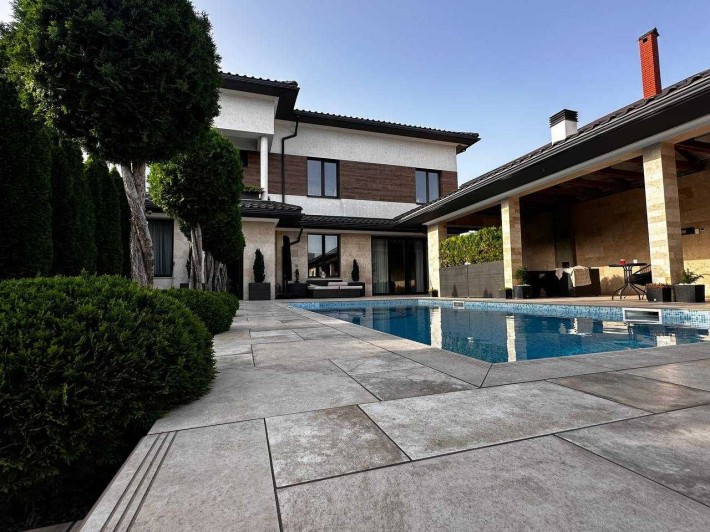 Продам современный дом в Совиньоне у моря, 350 м², участок 10 соток. - фото 1