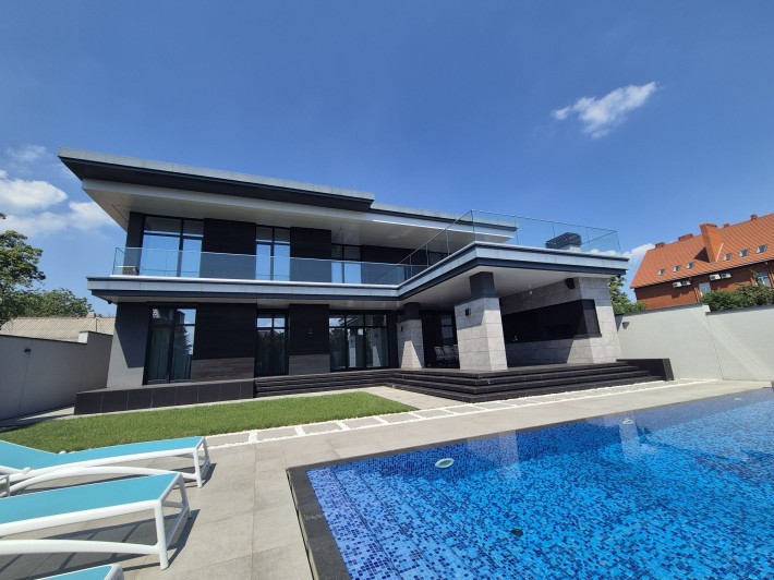 Продам VIP дом в городе! Умный дом! Бассейн! Гараж! Бомбоубежище! - фото 1