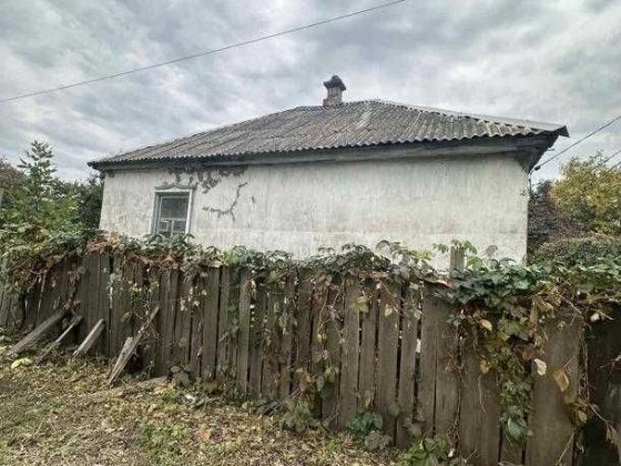 Просторий будинок з рівною ділянкою біля дороги  під житло або бізнес! Харьков