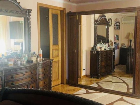 Дом вблизи метро Хол.Гора.Рядом с/м Класс. 240 м2. Старт 180000$. Харьков