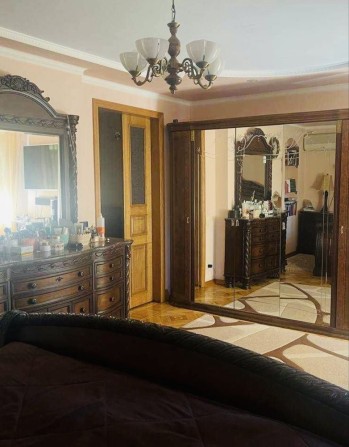 Дом вблизи метро Хол.Гора.Рядом с/м Класс. 240 м2. Старт 180000$. - фото 1