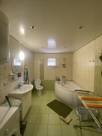 Продам 1/2 дома возле метро Х.Гора, 44 метра, 2 отдельные комнаты, все - фото 1