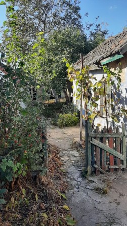 Продам пол дома в центре города - фото 1