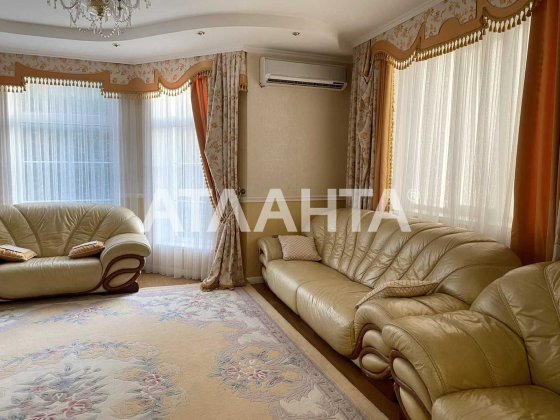 Добротный дом на 10 сотах в Червоном хуторе Одеса