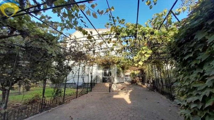 Уютный 3-х этажный кирпичный дом в Черноморке - фото 1