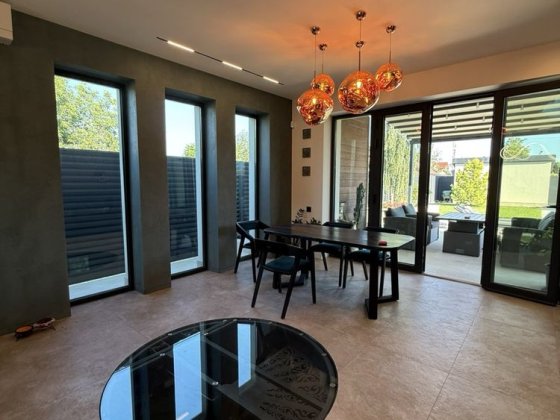 Стильный новый дом в престижном районе. Одесса