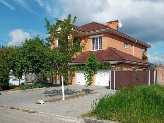 Сучасний будинок біля річки у Варварівці Николаев