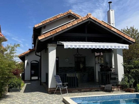 Продам 2-х этажный дом с бассейном на 10 ст. Фонтана Одесса