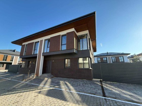 Квадробудинок з чистовим ремонтом у КМ GARDEN VILLAGE PETROPAVLIVKA Петропавловская Борщаговка