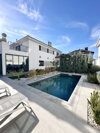 Совиньон. Новый дом 200кв.м. Участок 5,5 сотки. Ремонт. Мебель. - фото 1