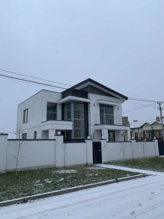 Стильний будинок 185 м² з басейном у престижному район, 13 соток - фото 1