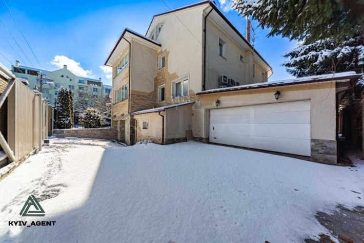 Просторий будинок 800 м2 в Петропавлівській Борщагівці по вул Київська - фото 1