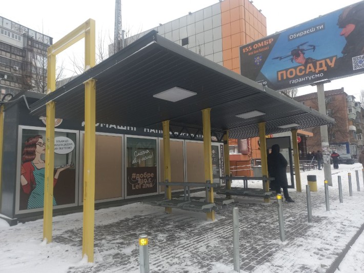 Зупинковий комплекс на Богдана Хмельницького 36, сусіди з "Варус" і тц " Айакс" - фото 1