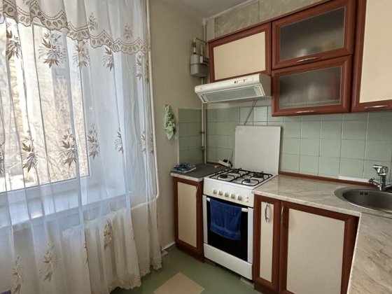 Сдам 1комнатную  квартиру  возле Микомпа. 4/9этаж Каменское