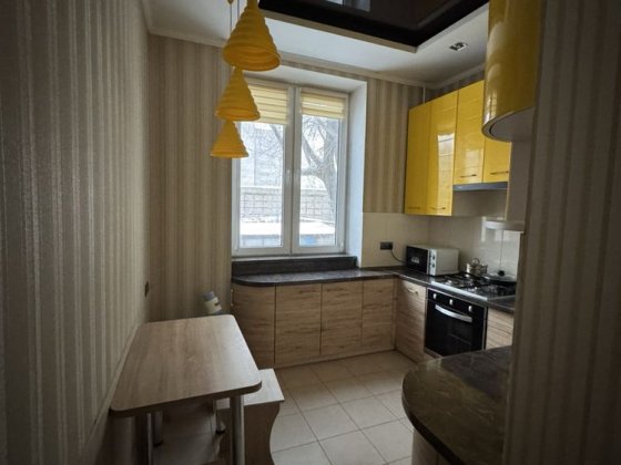 Сдам 2 комн квартиру в центре Каменское