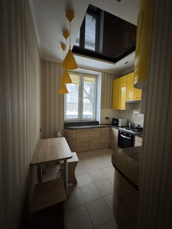 Сдам 2 комн квартиру в центре - фото 1