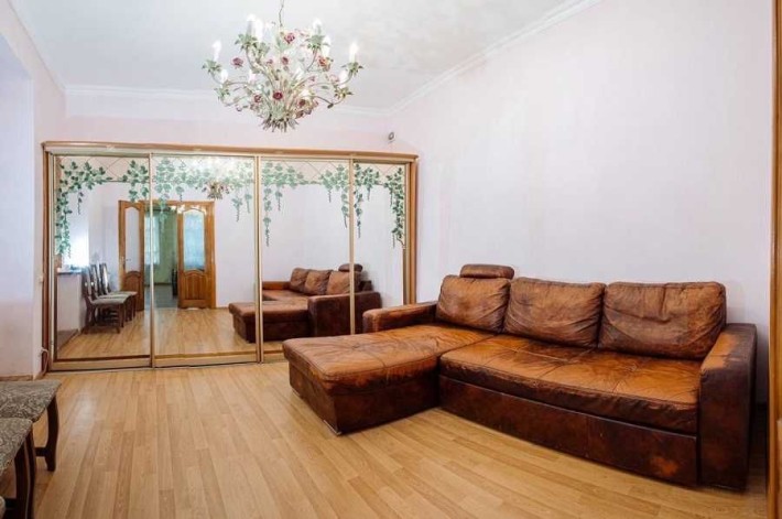 Оренда 4-кімнатної двохрівневої квартири в центрі Дрогобича - фото 1