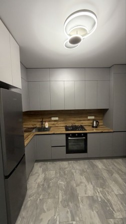 Сдам шикарную двухкомнатную квартиру в Новострое Капитан !!! - фото 1