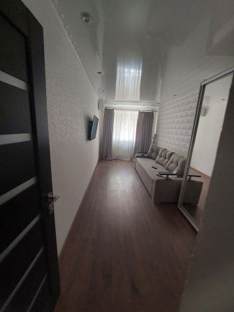 Сдам красивую  3 ком на низком этаже - фото 1