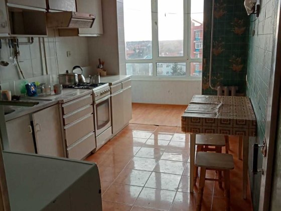 Сдам на год и более 3 комнатную квартиру с удобствами Чорноморськ