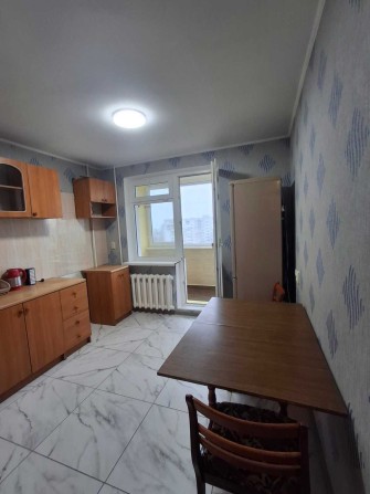 Сдам на год и более 2 комнатную в 9-ти с ремонтом - фото 1