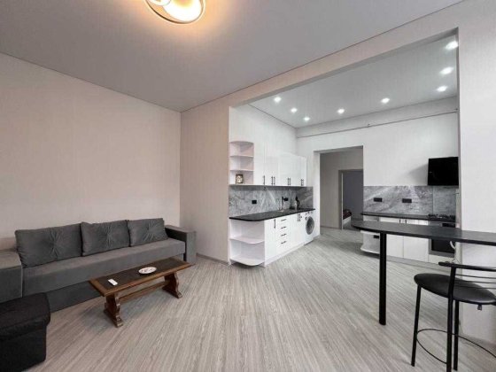 Сучасна 2кімнатна в історичному центрі Коломиї Коломия