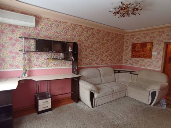 Сдается двухкомнатная квартира на лазурном  краматорск автом отопление Краматорск