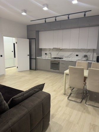 Здається велика трикімнатна квартира зі світлом - фото 1